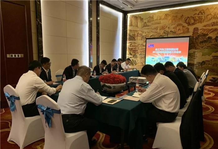 各區(qū)域主任分別做區(qū)域營(yíng)銷工作匯報(bào),大家圍繞區(qū)域市場(chǎng)和需要工廠支持